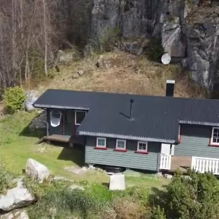 Lyngebu. Nice Family Cabin With Sea View. Chalet