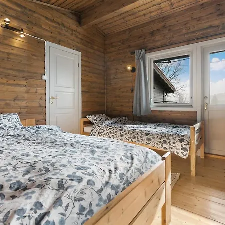 Lyngebu. Nice Family Cabin With Sea View. * Lyngdal