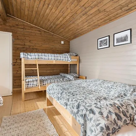 Lyngebu. Nice Family Cabin With Sea View. Chalet Lyngdal