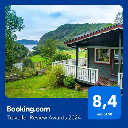 Lyngebu. Nice Family Cabin With Sea View. Chalet *