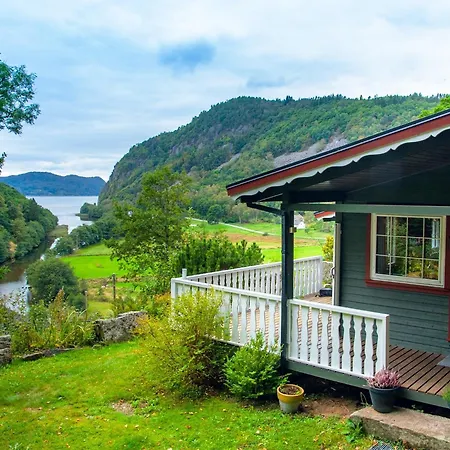 Lyngebu. Nice Family Cabin With Sea View. Chalet