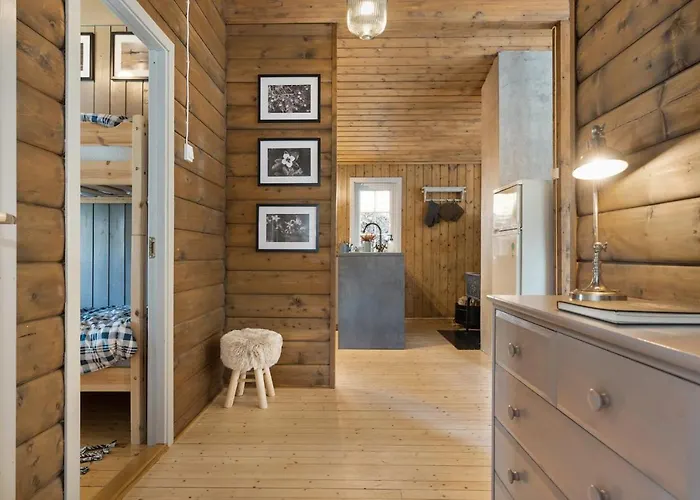 Lyngebu. Nice Family Cabin With Sea View. Chalet Lyngdal