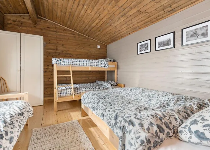 Lyngebu. Nice Family Cabin With Sea View. Chalet Lyngdal