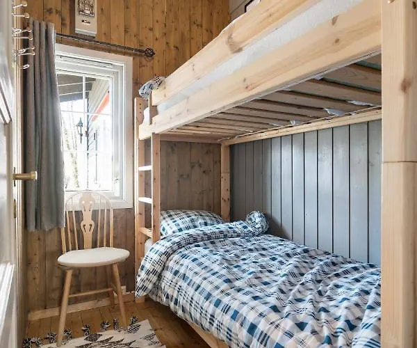 Lyngebu. Nice Family Cabin With Sea View.
