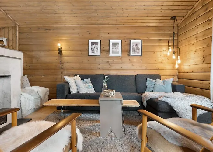 Lyngebu. Nice Family Cabin With Sea View. Lyngdal