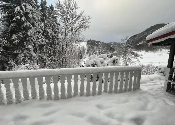 Lyngebu. Nice Family Cabin With Sea View. Horská chata